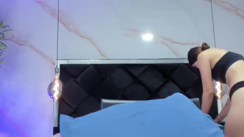 Snapshot of angelaa_cute chatting on October 18, 12:52 pm ANGELA online show from October 18, 12:52 pm