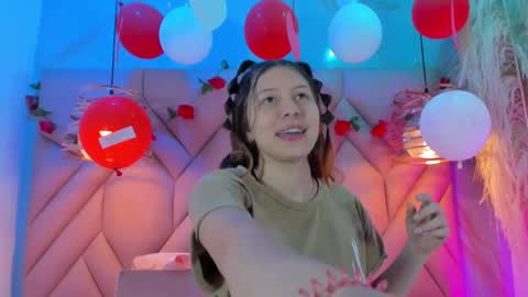 Snapshot of angelaa_cute chatting on February 18, 12:28 pm ANGELA online show from February 18, 12:28 pm