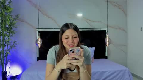 Snapshot of angelaa_cute chatting on September 18, 1:20 pm ANGELA online show from September 18, 1:20 pm