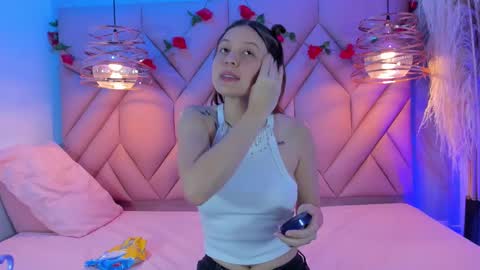 Snapshot of angelaa_cute chatting on February 19, 12:22 pm ANGELA online show from February 19, 12:22 pm
