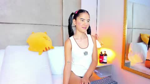 angelag_ online show from June 12, 8:50 pm