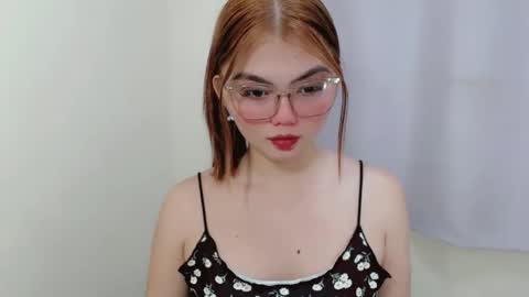 Snapshot of angelari_slut chatting on October 19, 6:37 am angelari_slut online show from October 19, 6:37 am