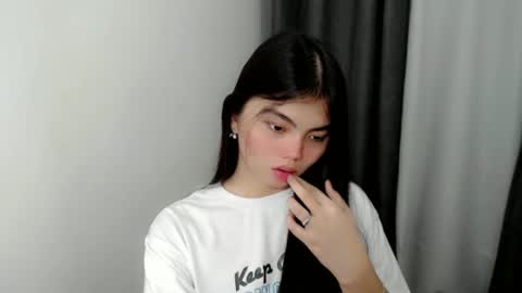 Snapshot of angelari_slut chatting on September 11, 7:53 am angelari_slut online show from September 11, 7:53 am