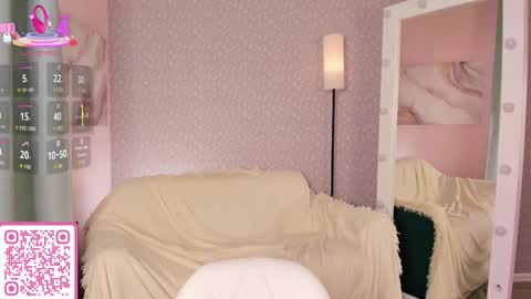 Snapshot of angelic_pricess chatting on October 2, 1:21 am Emma online show from October 2, 1:21 am