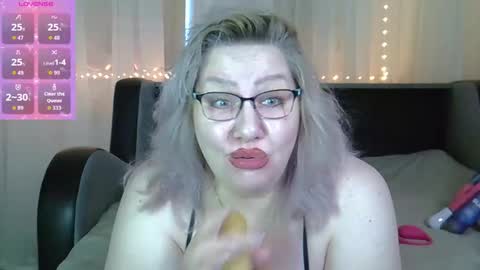 Snapshot of angelinaglam chatting on October 13, 12:08 pm AngelinaGlam online show from October 13, 12:08 pm