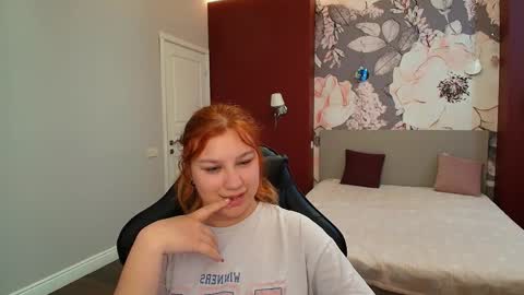 AngelinaLow online show from June 5, 11:27 am