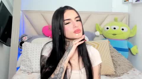 Snapshot of angeline__smith chatting on February 24, 7:30 pm Angeline Smith online show from February 24, 7:30 pm