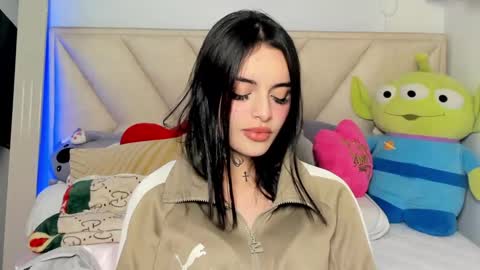 Snapshot of angeline__smith chatting on March 4, 3:33 am Angeline Smith online show from March 4, 3:33 am