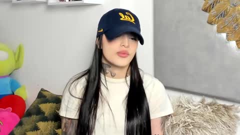 Snapshot of angeline__smith chatting on December 17, 6:35 am Angeline Smith online show from December 17, 6:35 am