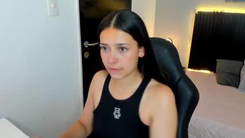 Snapshot of angeline_davies chatting on October 23, 3:56 am angeline_davies online show from October 23, 3:56 am