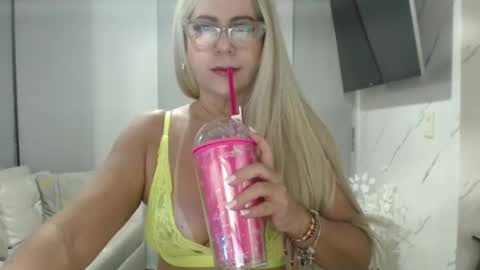 angelinna_12 online show from May 29, 8:12 am