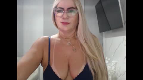 angelinna_12 online show from June 4, 5:12 am