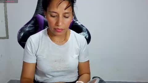 angela online show from July 28, 7:15 pm