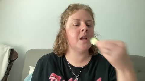 Snapshot of angeloflight273360 chatting on September 18, 8:40 pm Angel of Light online show from September 18, 8:40 pm