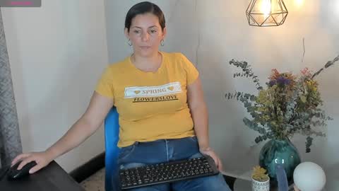 Snapshot of angelswets chatting on December 21, 1:32 pm ANGIE online show from December 21, 1:32 pm