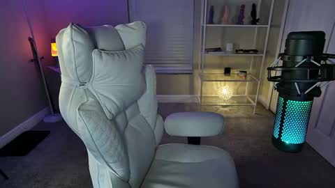 Angie Fae online show from May 15, 3:00 am