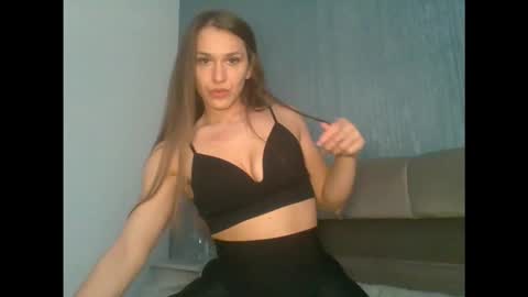 angiemilly online show from December 5, 12:06 pm