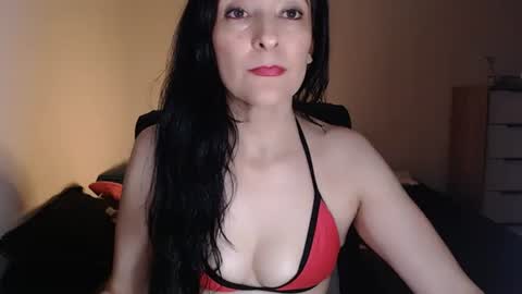 Snapshot of angiesquirt chatting on September 28, 5:14 am VALENTINA online show from September 28, 5:14 am