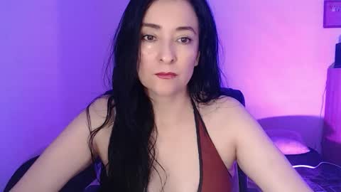 Snapshot of angiesquirt chatting on January 16, 2:30 am VALENTINA online show from January 16, 2:30 am