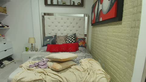 laura  online show from January 17, 4:15 pm