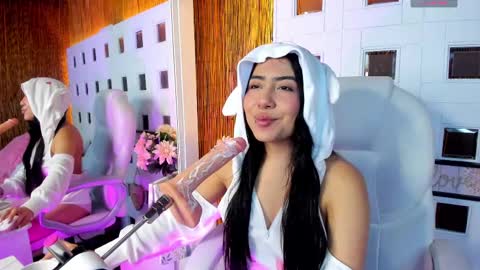 Snapshot of aniie_west chatting on March 5, 12:11 pm aniie_west online show from March 5, 12:11 pm