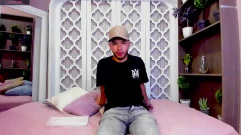 Snapshot of aniie_west chatting on February 7, 12:28 pm aniie_west online show from February 7, 12:28 pm