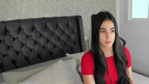 anika_h online show from June 7, 12:23 pm