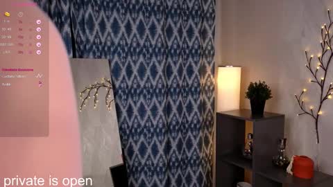 Snapshot of anika_heir chatting on October 18, 3:59 pm Alice online show from October 18, 3:59 pm
