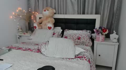 Anisia online show from March 7, 7:10 pm