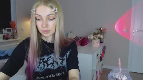 anita_moon_ online show from October 23, 2:01 pm