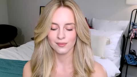 Snapshot of anitafischer chatting on September 28, 4:01 pm Anita online show from September 28, 4:01 pm