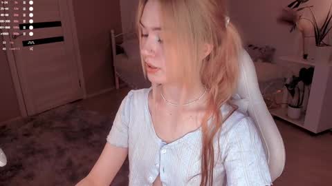 Snapshot of anna_bronson chatting on December 22, 10:58 pm Anna online show from December 22, 10:58 pm