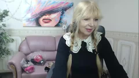 Snapshot of anna_ditrih chatting on December 17, 1:05 pm Anna Ditrih online show from December 17, 1:05 pm