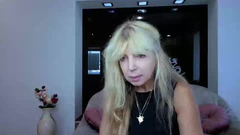 Snapshot of anna_ditrih chatting on September 9, 11:43 am Anna Ditrih online show from September 9, 11:43 am