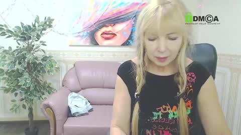 Snapshot of anna_ditrih chatting on December 10, 1:00 pm Anna Ditrih online show from December 10, 1:00 pm