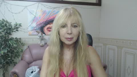 Snapshot of anna_ditrih chatting on January 10, 2:02 pm Anna Ditrih online show from January 10, 2:02 pm