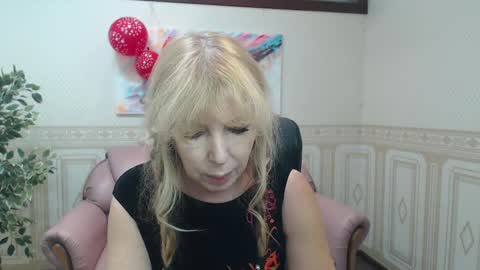 Snapshot of anna_ditrih chatting on February 15, 12:43 pm Anna Ditrih online show from February 15, 12:43 pm