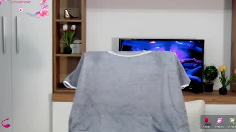 Anna online show from March 25, 2:42 pm