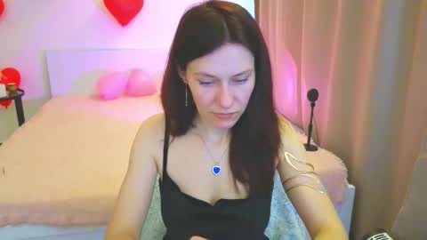 annaabels online show from February 13, 9:22 am