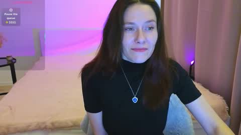 annaabels online show from December 5, 11:55 am