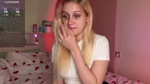 Snapshot of annabel_myr chatting on September 24, 9:08 am Annabel online show from September 24, 9:08 am