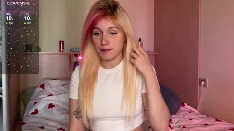 Snapshot of annabel_myr chatting on September 25, 11:09 am Annabel online show from September 25, 11:09 am