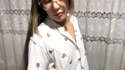 Snapshot of annabellandmann chatting on October 13, 2:20 pm Sarah online show from October 13, 2:20 pm