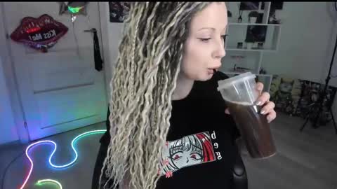 Anna online show from April 15, 8:20 pm