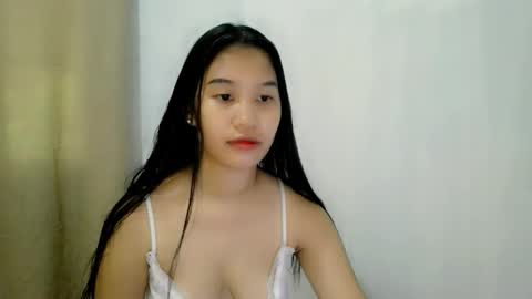 Snapshot of annarot chatting on September 19, 7:51 am Riane online show from September 19, 7:51 am