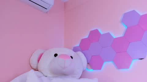 anne_millerr online show from May 25, 1:43 pm