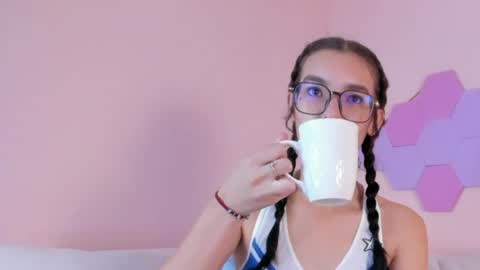 anne_millerr online show from July 9, 12:07 pm