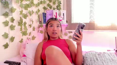 Snapshot of annebull_ chatting on January 30, 8:21 pm Anne online show from January 30, 8:21 pm