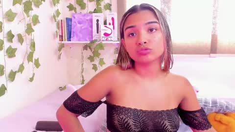 Snapshot of annebull_ chatting on February 18, 8:58 pm Anne online show from February 18, 8:58 pm
