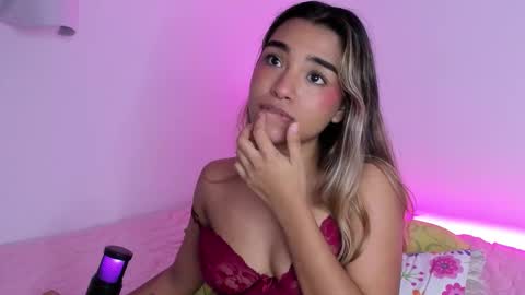 Snapshot of annebull_ chatting on September 23, 9:29 am Anne online show from September 23, 9:29 am